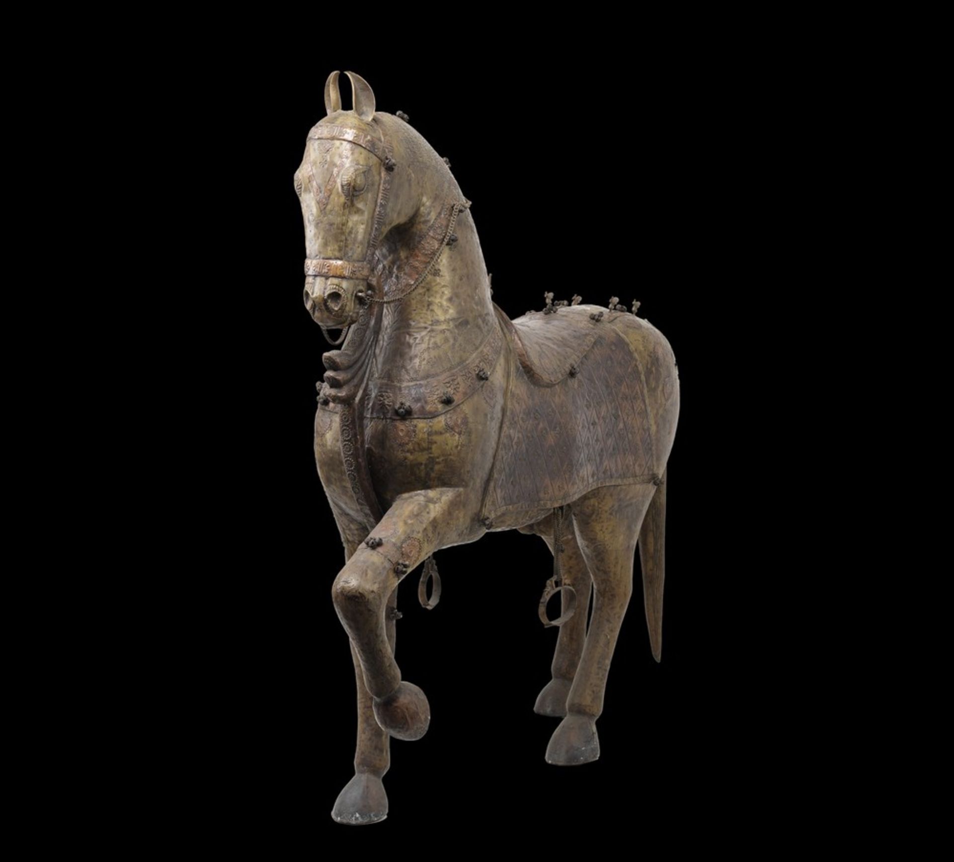 Arte Indiana A highly decorative large wooden horse coated with embossed and engraved copper sheetN - Image 3 of 4