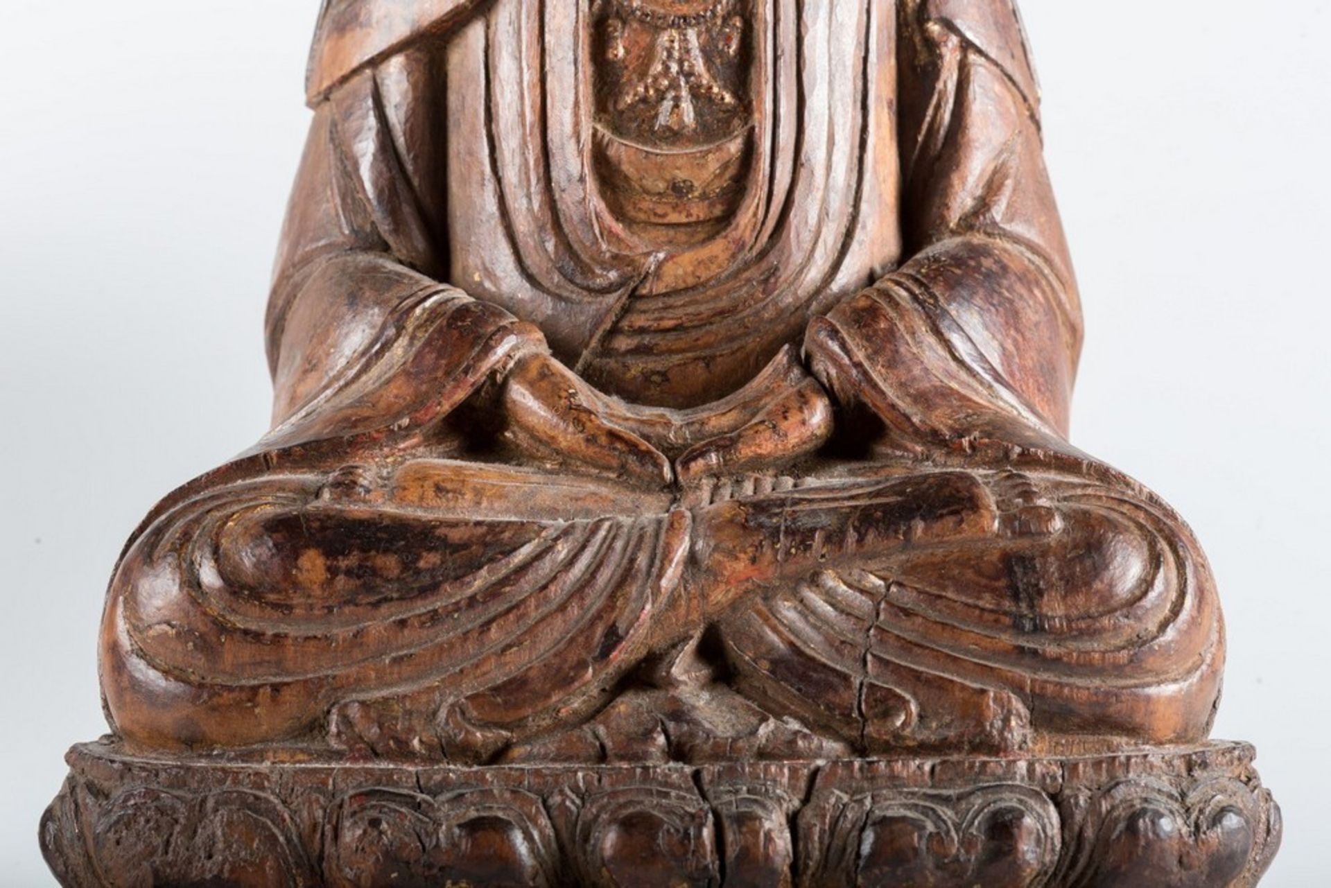 Arte Cinese A hardwood sculpture of Guanyin China, Yuan dynasty, 1279 - 1368. - Image 2 of 7