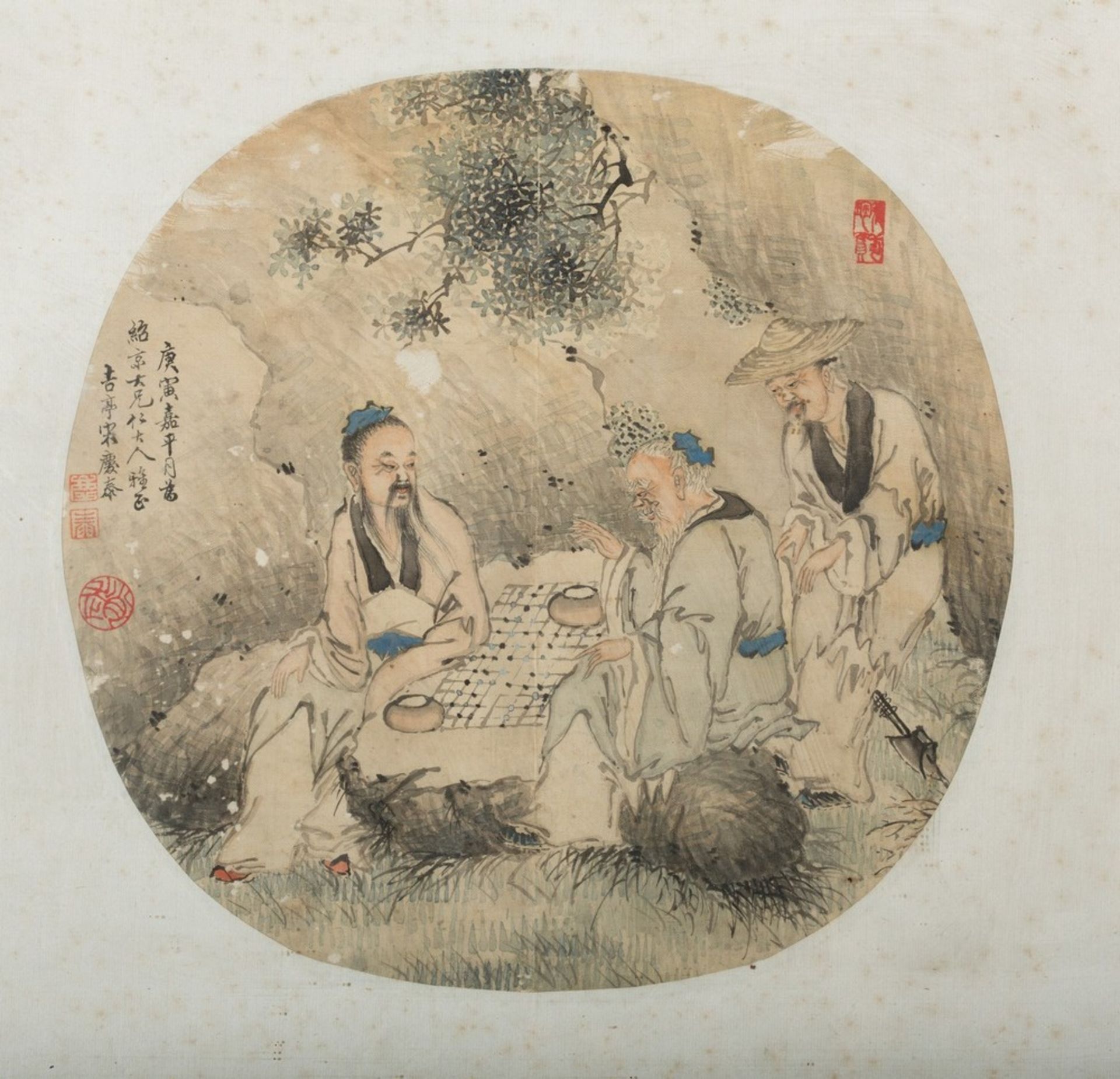Arte Cinese Three round paintings on silk depicting characters in landscape China, Qing dynasty, 19 - Image 2 of 4