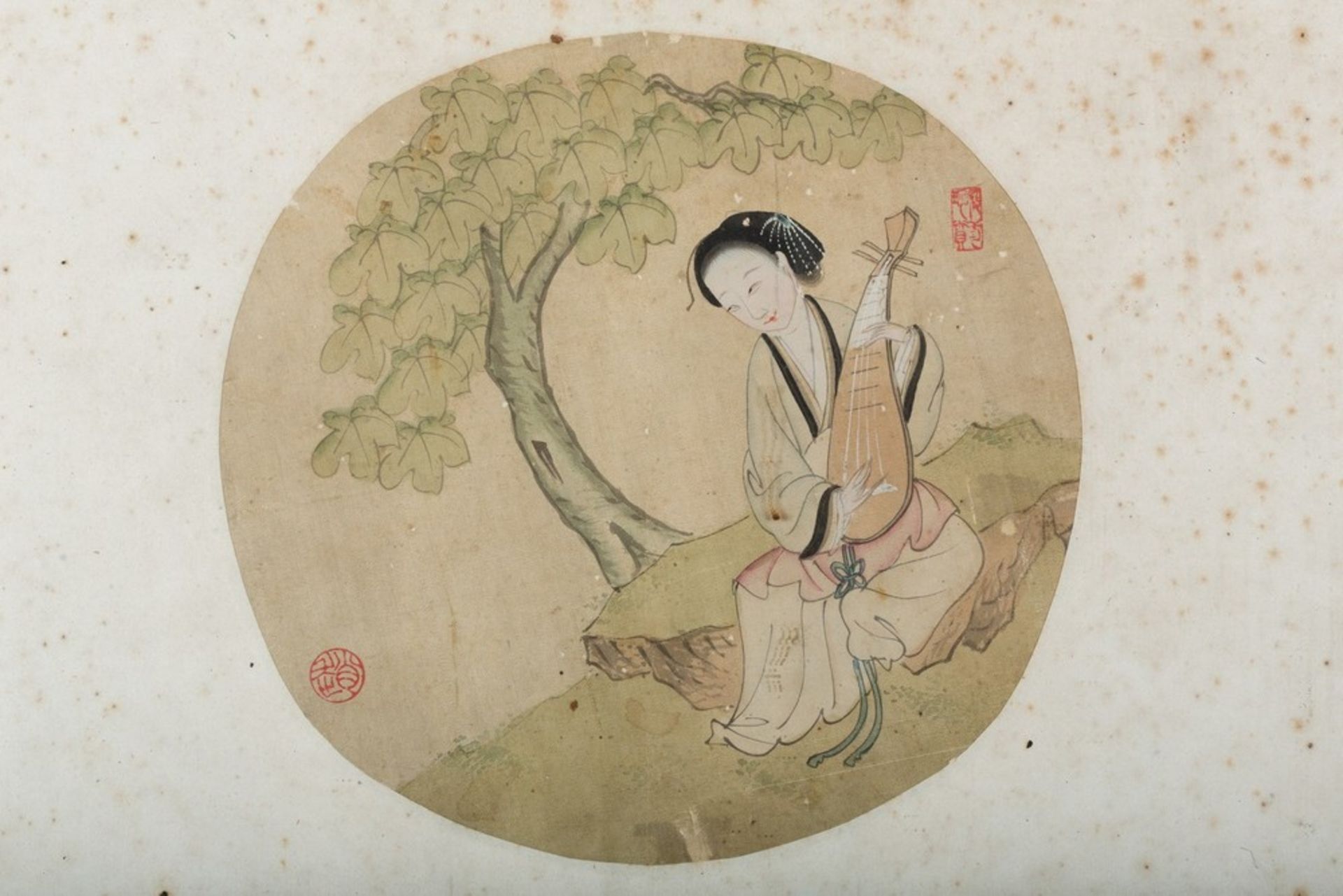 Arte Cinese Three round paintings on silk depicting characters in landscape China, Qing dynasty, 19 - Image 4 of 4