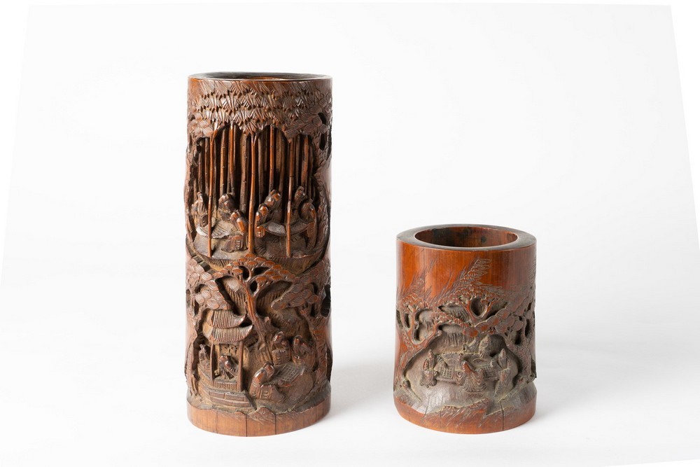 Arte Cinese Two bamboo carved brush pots (bitong)China, Qing dynasty, 19th century .