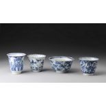 Arte Cinese A group of four blue and white porcelain bowl and cups China, Qing dynasty, early 17th