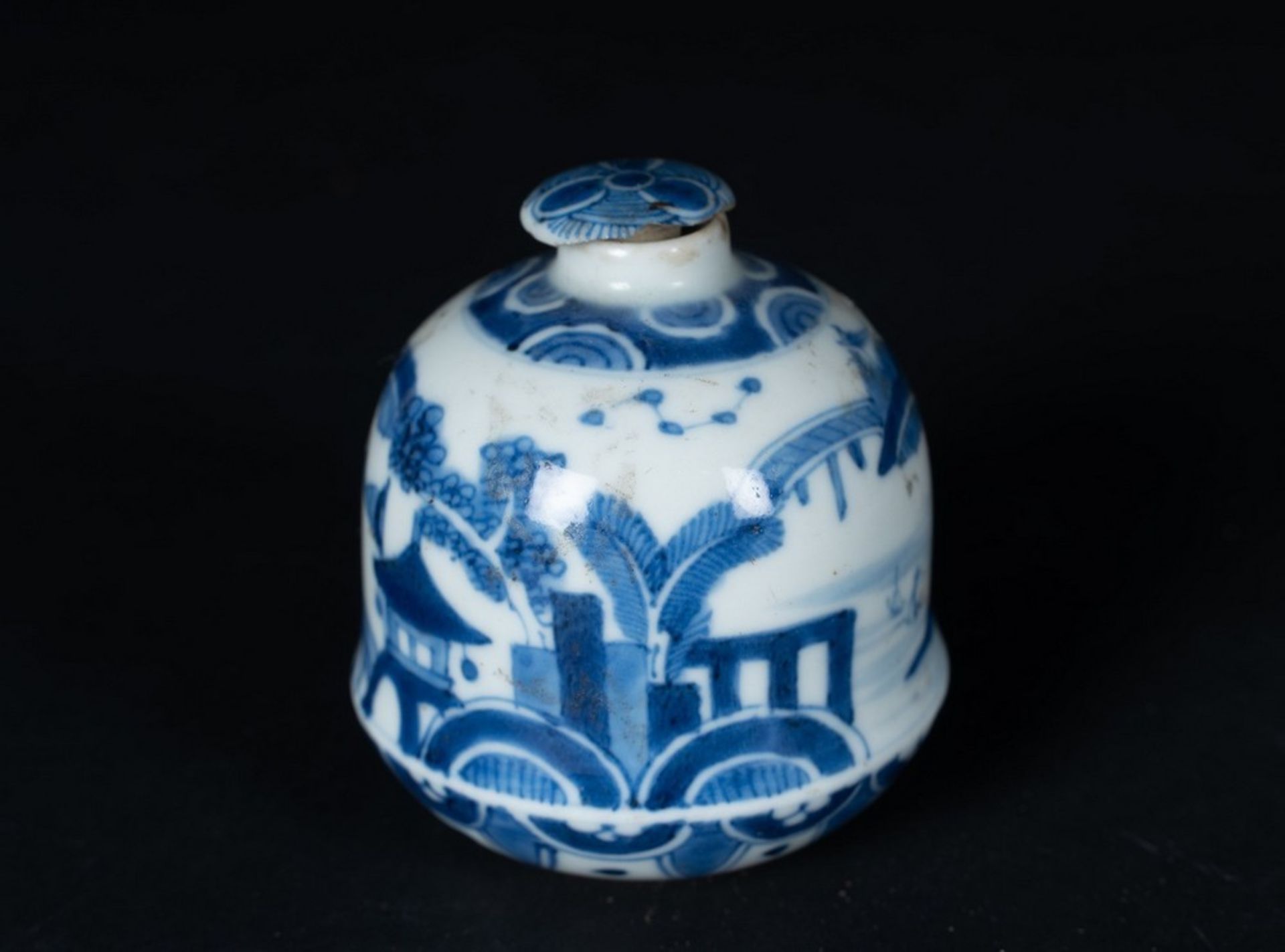 Arte Cinese A blue and white porcelain vase painted with landscapeChina, Qing dynasty, Kangxi perio