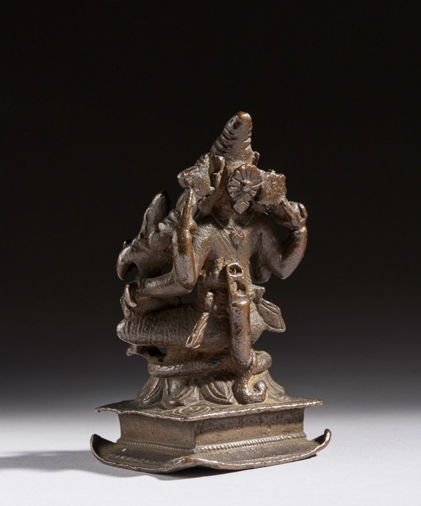 Arte Indiana A bronze figure of Narasimha with Lakshmi Southern India, 17th century . - Image 2 of 3