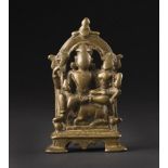 Arte Indiana A bronze altar of Umamahesvara India, Himachal Pradesh, 12th century .