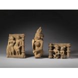 Arte Indiana Three loving couples (mithuna) stone fragments Northern India, 11th century .