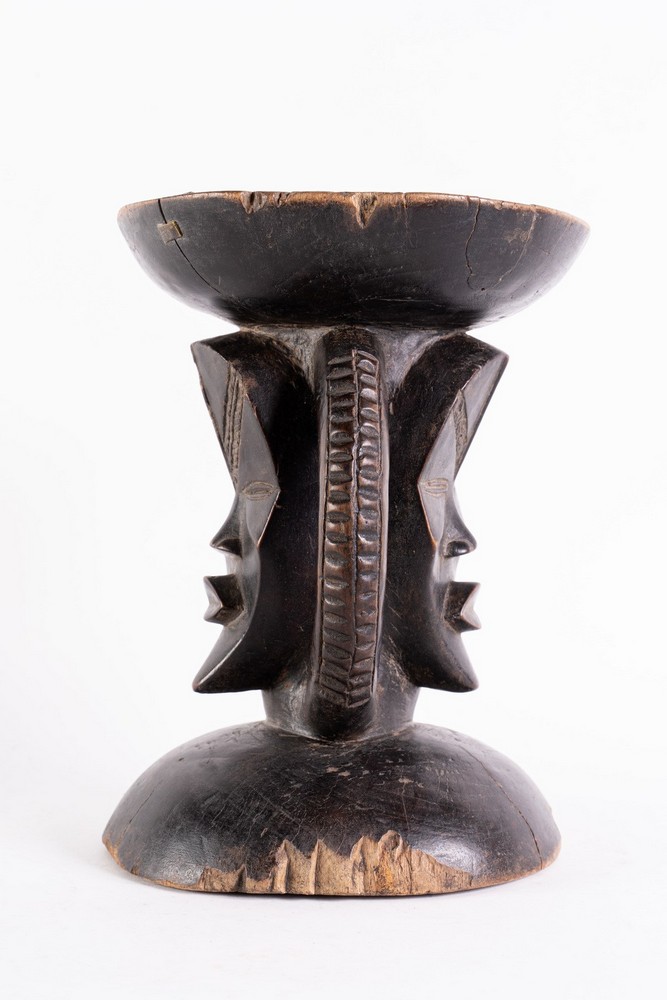 Arte africana Dan ritual stool Liberia.