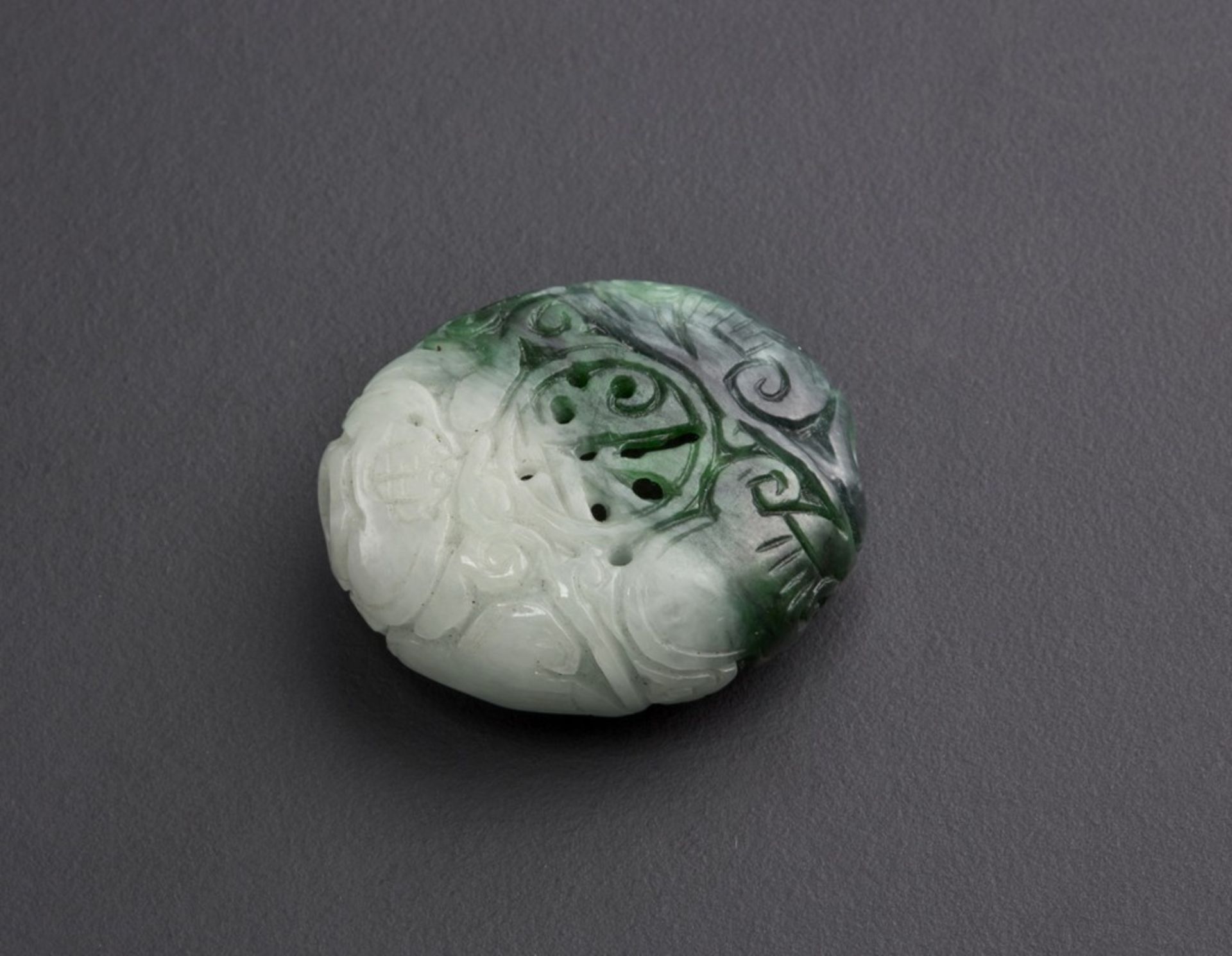 Arte Cinese Jadeite pendant. China, 20th century. - Image 2 of 2