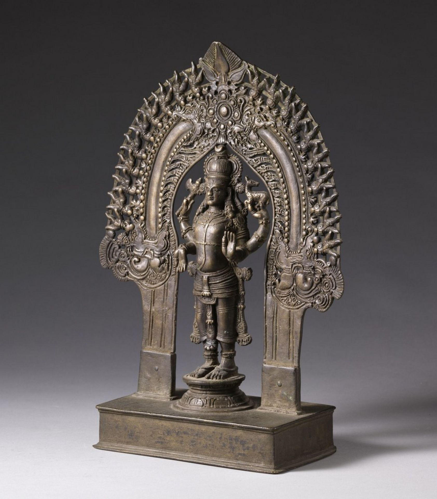 Arte Indiana A bronze Vishnu altar India, Kerala, late 18th century . - Bild 2 aus 3