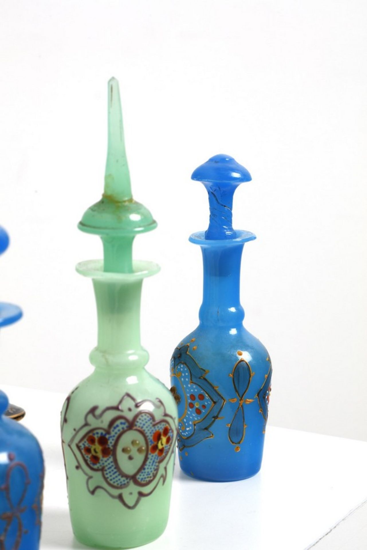 Arte Islamica  A collection of 13 Ottoman enamelled glass vessels Bohemia or Beykoz, 19th century . - Bild 5 aus 5