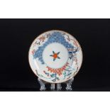 ARTE GIAPPONESE A Kakiemon porcelain dish painted with floral motif and bearing a circle mark at th