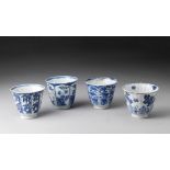 Arte Cinese A group of four blue and white porcelain cups China, Qing dynasty, early 17th century .