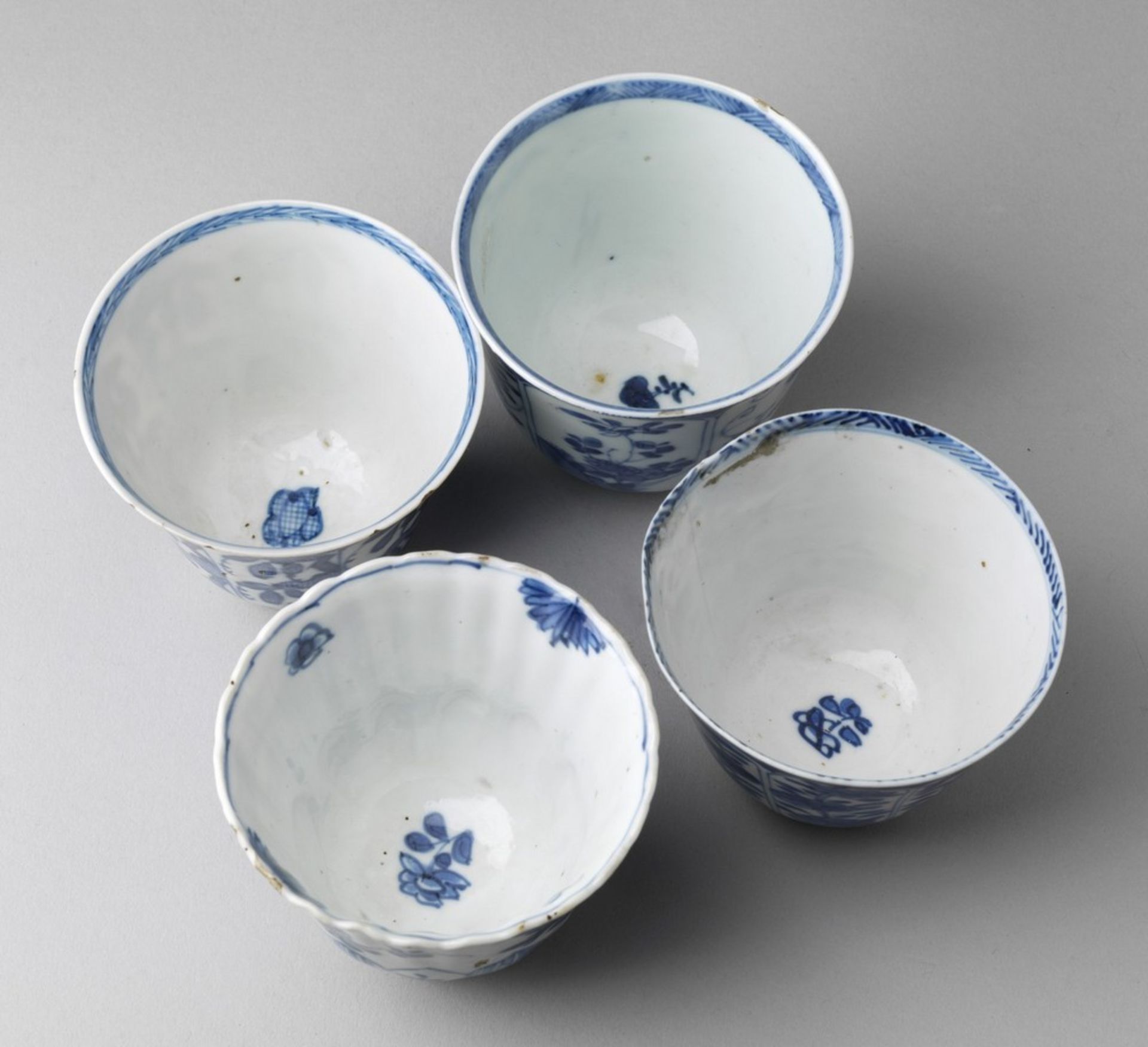 Arte Cinese A group of four blue and white porcelain cups China, Qing dynasty, early 17th century . - Image 3 of 4