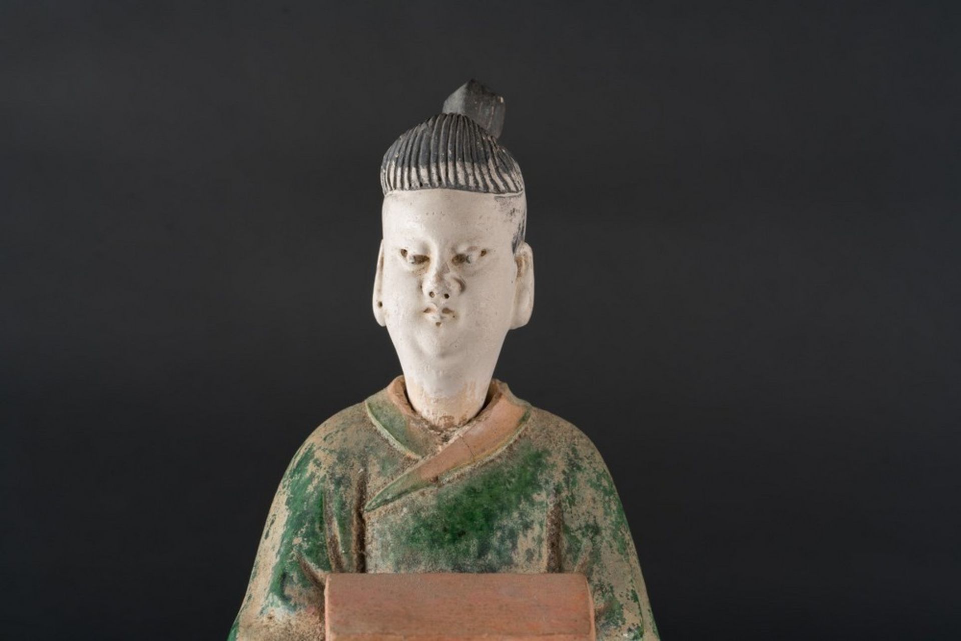 Arte Cinese Two glazed earthenware Minqi burial figures China, Ming dynasty . - Image 2 of 5