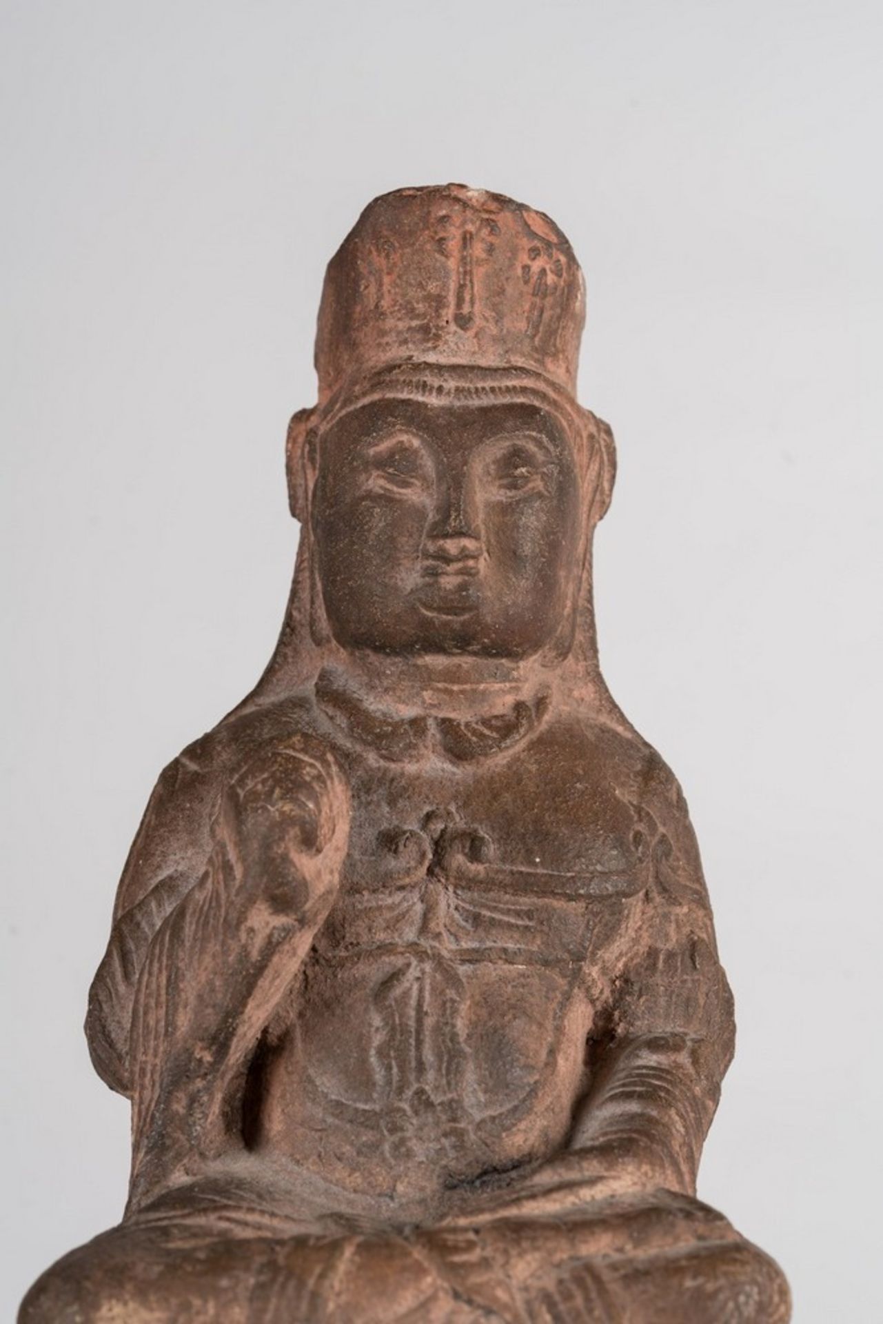 Arte Cinese An earthenware Tang style statue of a bodhisattva on a lion China, 19th century . - Image 2 of 6