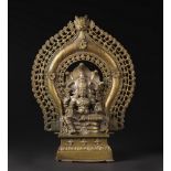Arte Indiana A large Vishnu bronze altar Southern India, 20th century .