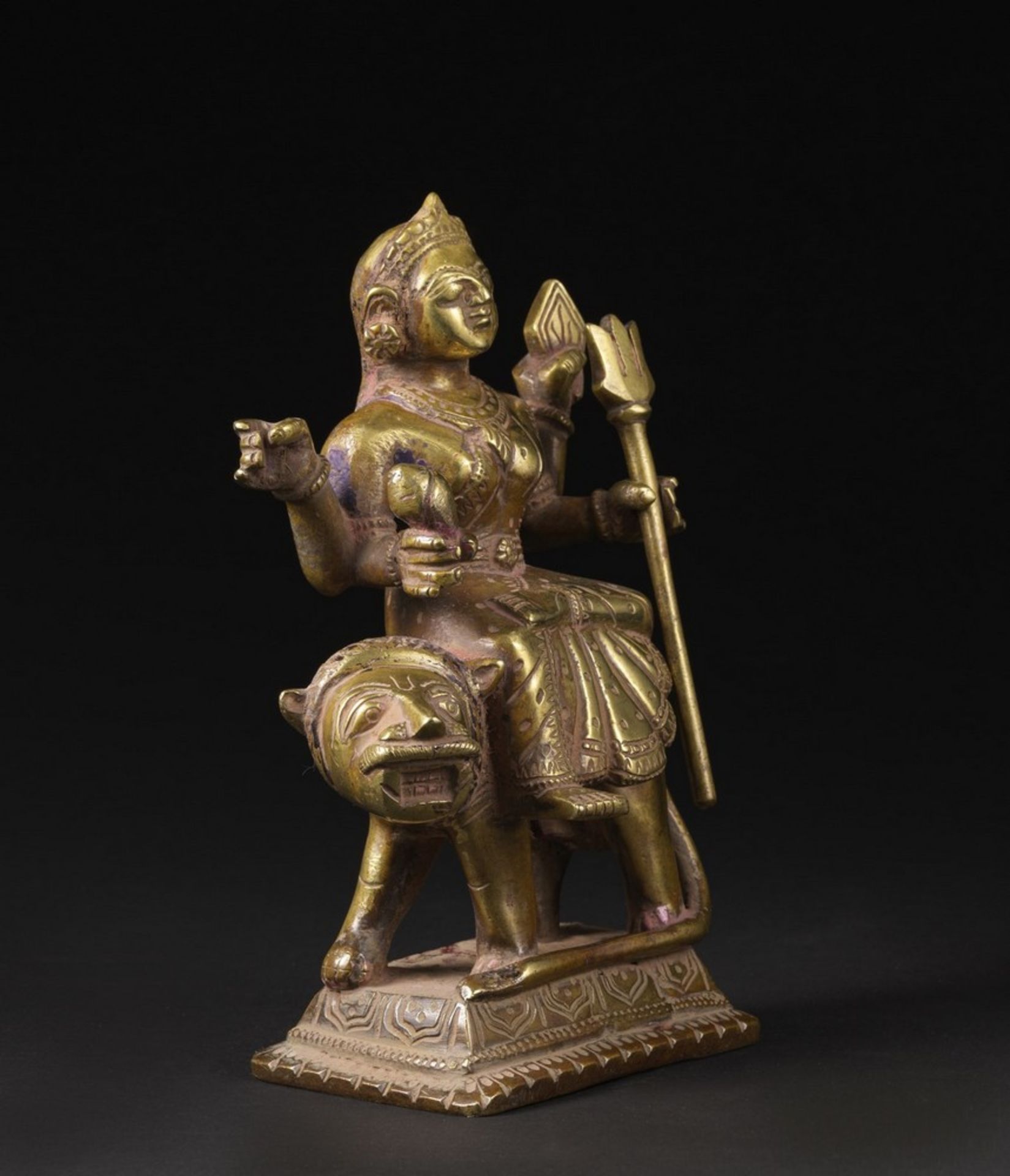Arte Indiana A bronze figure of Durga over the lion India, Orissa, 19th -20th century . - Image 3 of 4