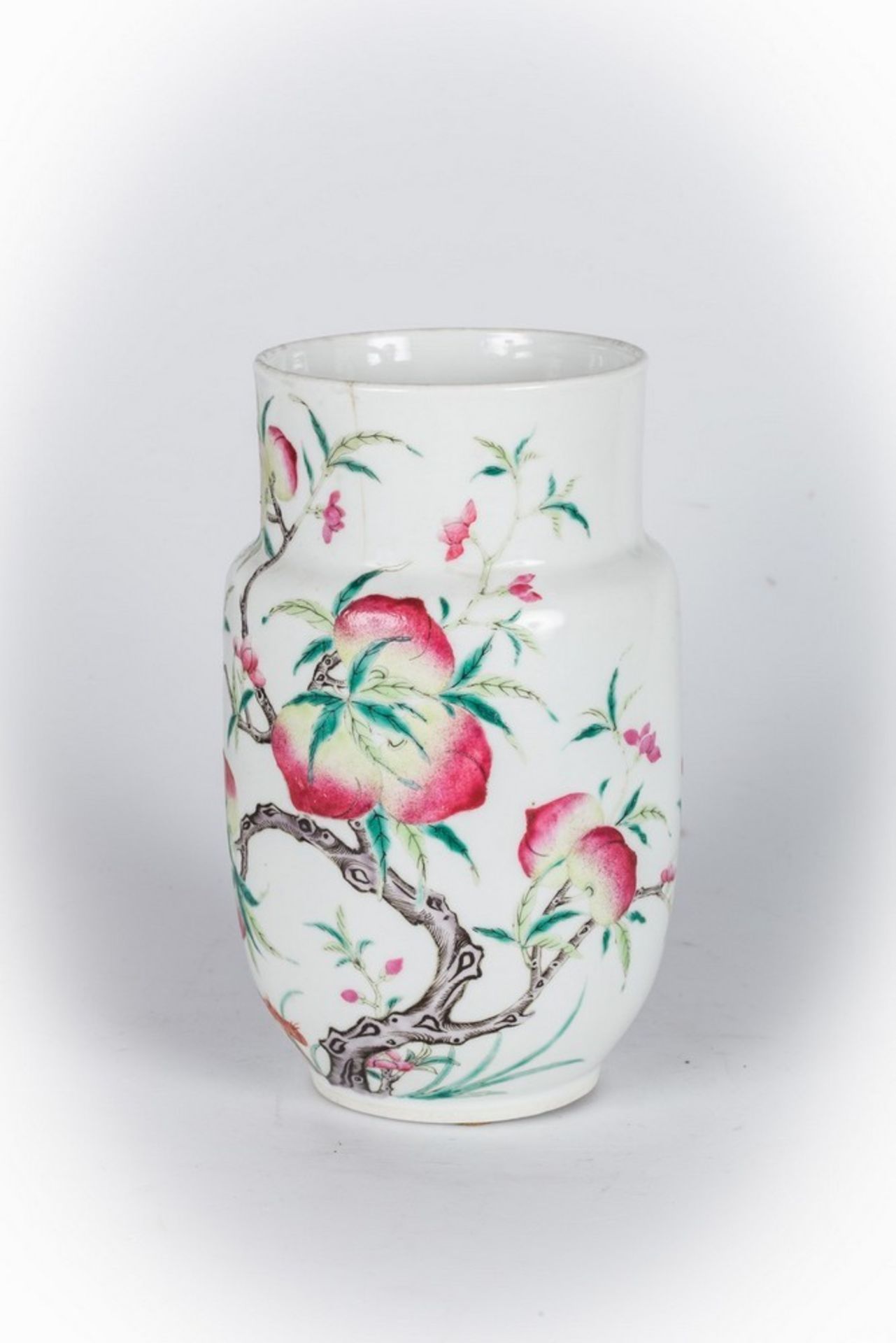 Arte Cinese A porcelain famille rose vase painted with peaches and a bat and bearing a mark at the