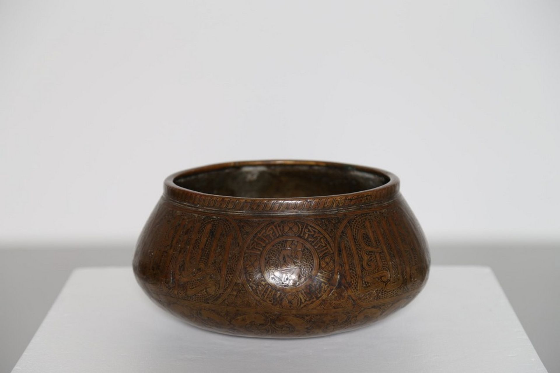 Arte Islamica  A brass Fars bowl decorated with thuluth inscriptions and spiral vegetal motifsIran, 