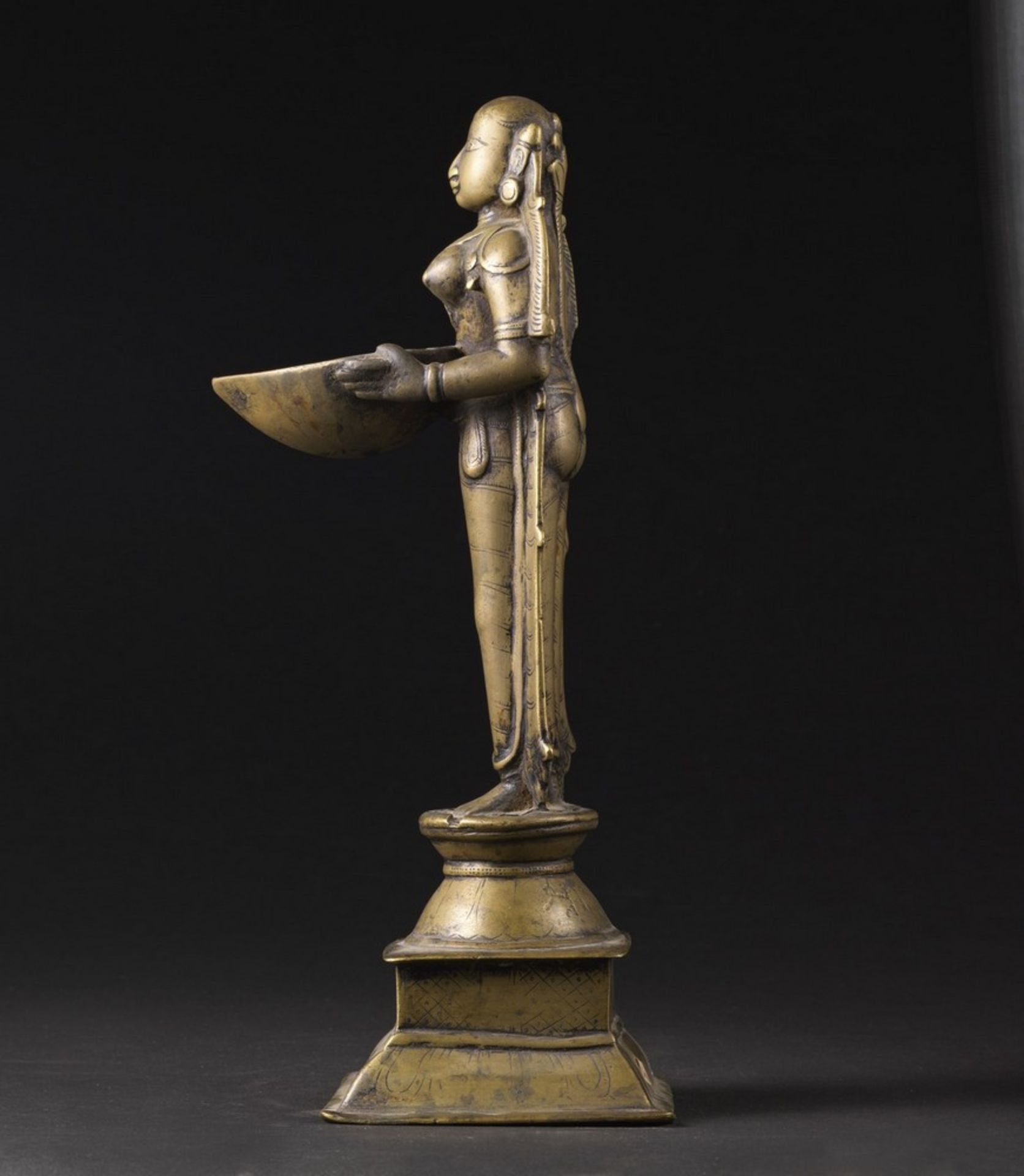 Arte Indiana A bronze oil lamp India, 19th century . - Image 3 of 5