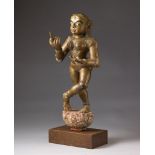 Arte Indiana A wooden lacquered figure of standing Apsara Southern India, early 20th century .