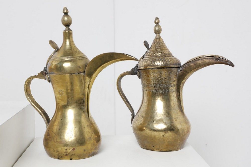 Arte Islamica A collection of seven metal engraved large coffee pots Central Asia, Iran and Kashmir - Image 4 of 4