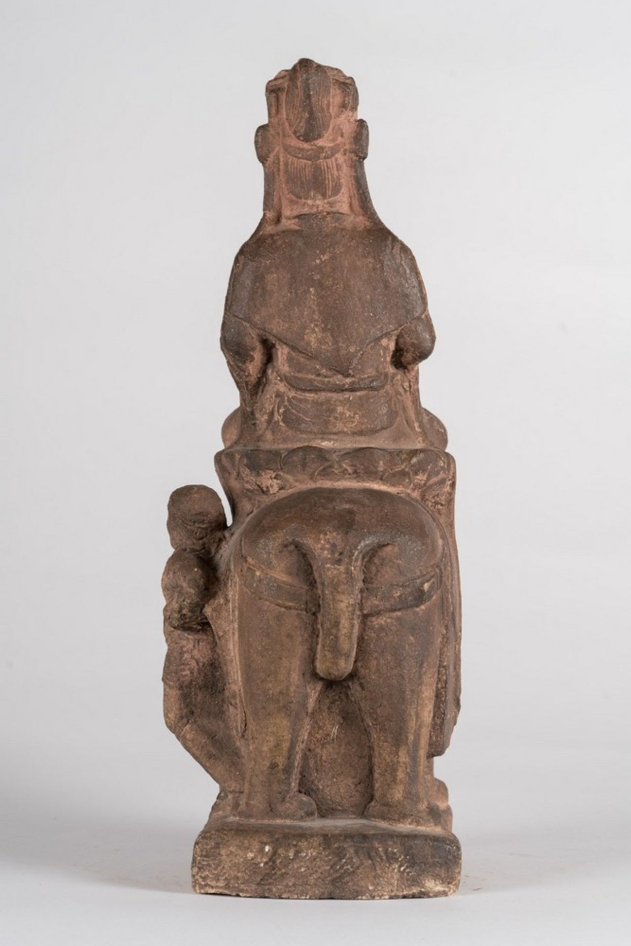 Arte Cinese An earthenware Tang style statue of a bodhisattva on a lion China, 19th century . - Image 4 of 6