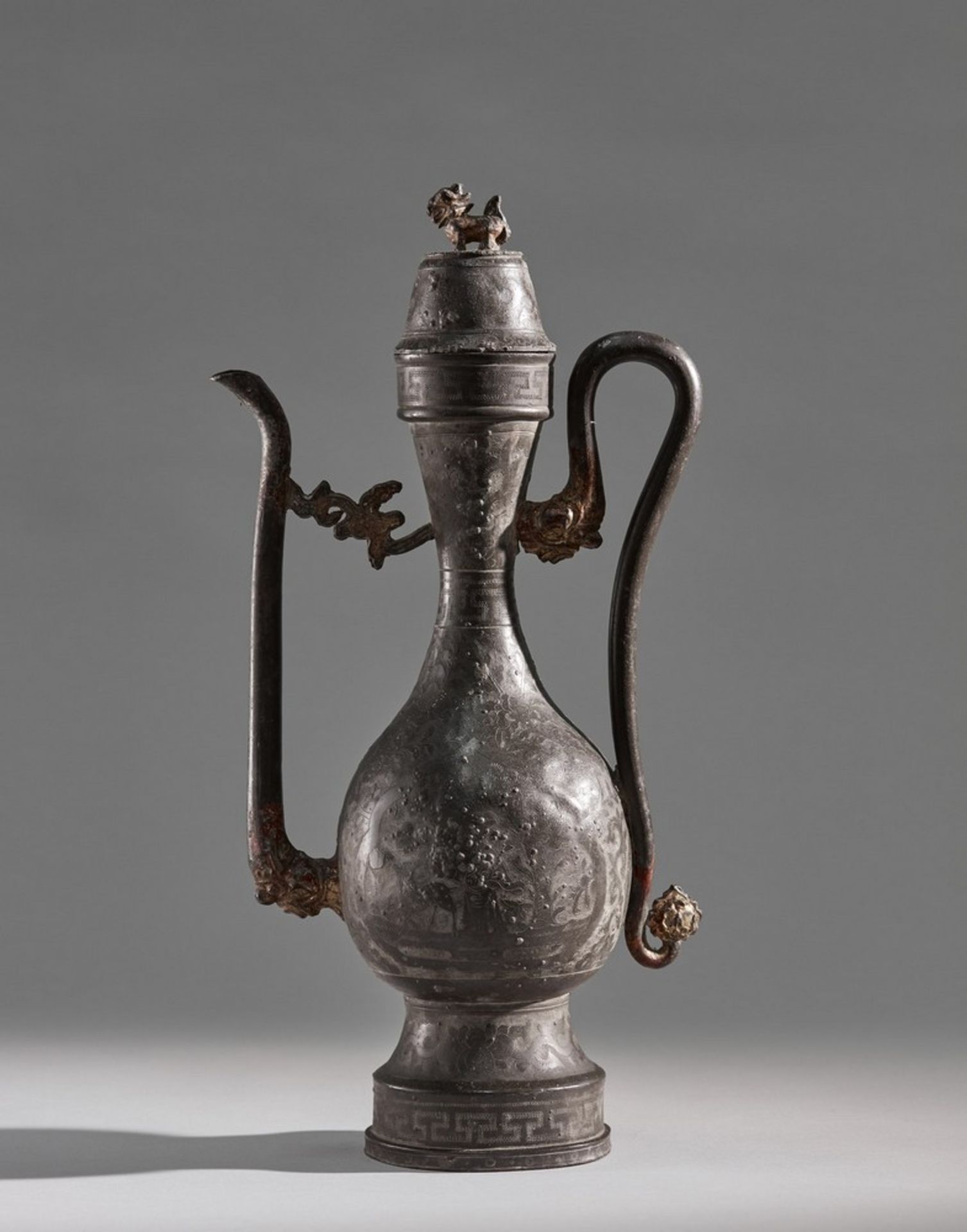 Arte Cinese A pewter ewer China, Ming dynasty .