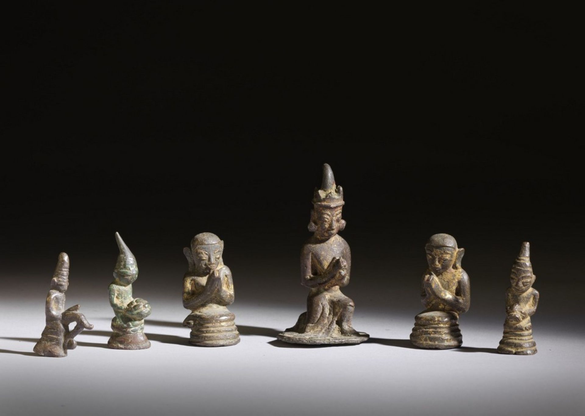 Arte Indiana A collection of six bronze figures of worshippers India and South-East Asia, 18th-19th - Image 2 of 3