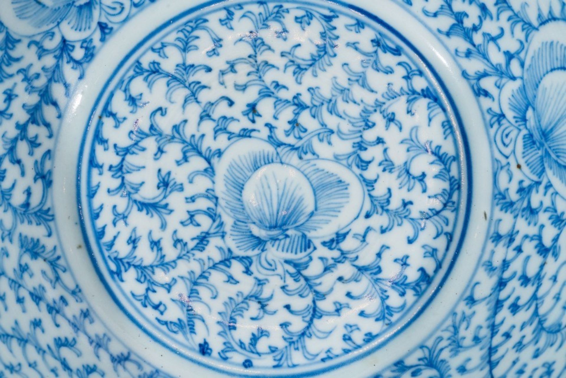 Arte Cinese Two blue and white porcelain bowls painted with dragon and flowers under transparent gl - Image 2 of 4