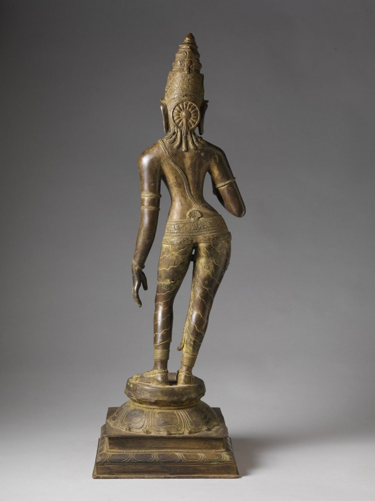 Arte Indiana A large Chola style bronze figure of Parvati Southern India, 20th century . - Image 4 of 4