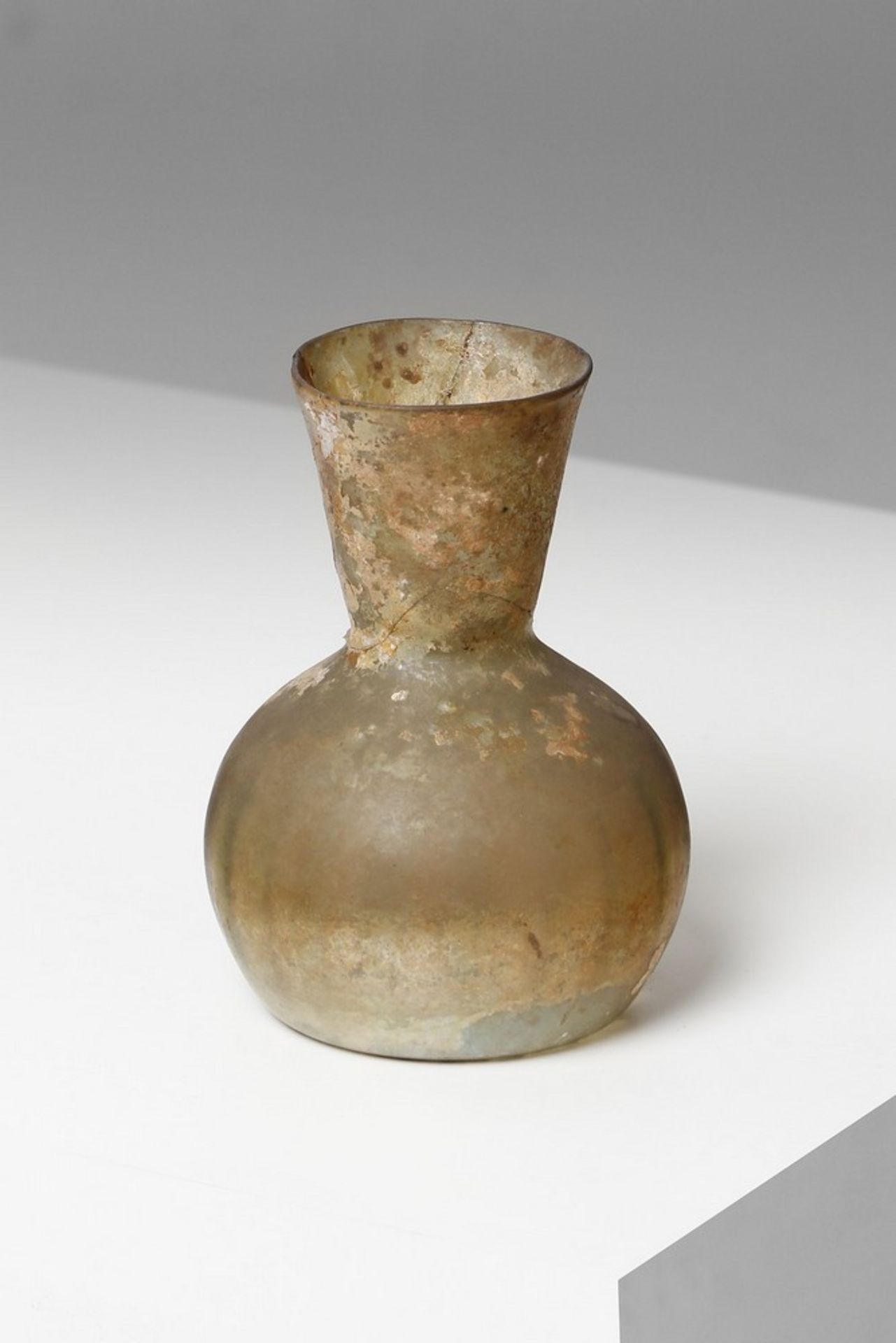 Arte Islamica  A glass bottle Possibly Egypt 8th century .