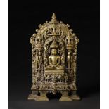 Arte Indiana A Jain bronze altar North-Western India, 12th century .