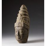 Arte Indiana A stone Shivaite head Southern India, Nayak period, 16th-18th century .