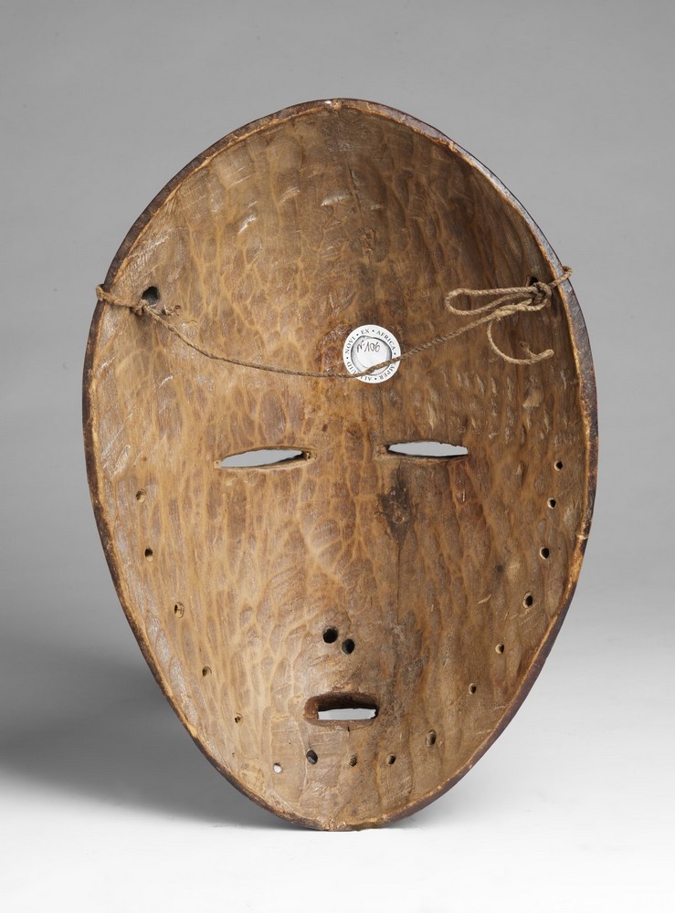 Arte africana Monkey mask, ChokweAngola. - Image 2 of 3