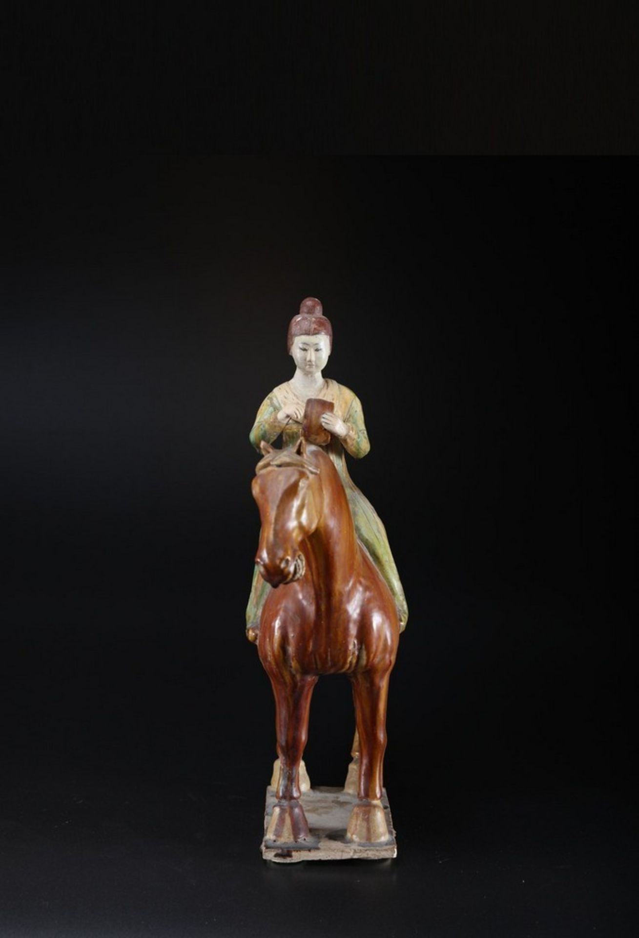 Arte Cinese A ceramic sancai glazed lady on horse in the Tang styleChina, 19th century . - Image 2 of 5