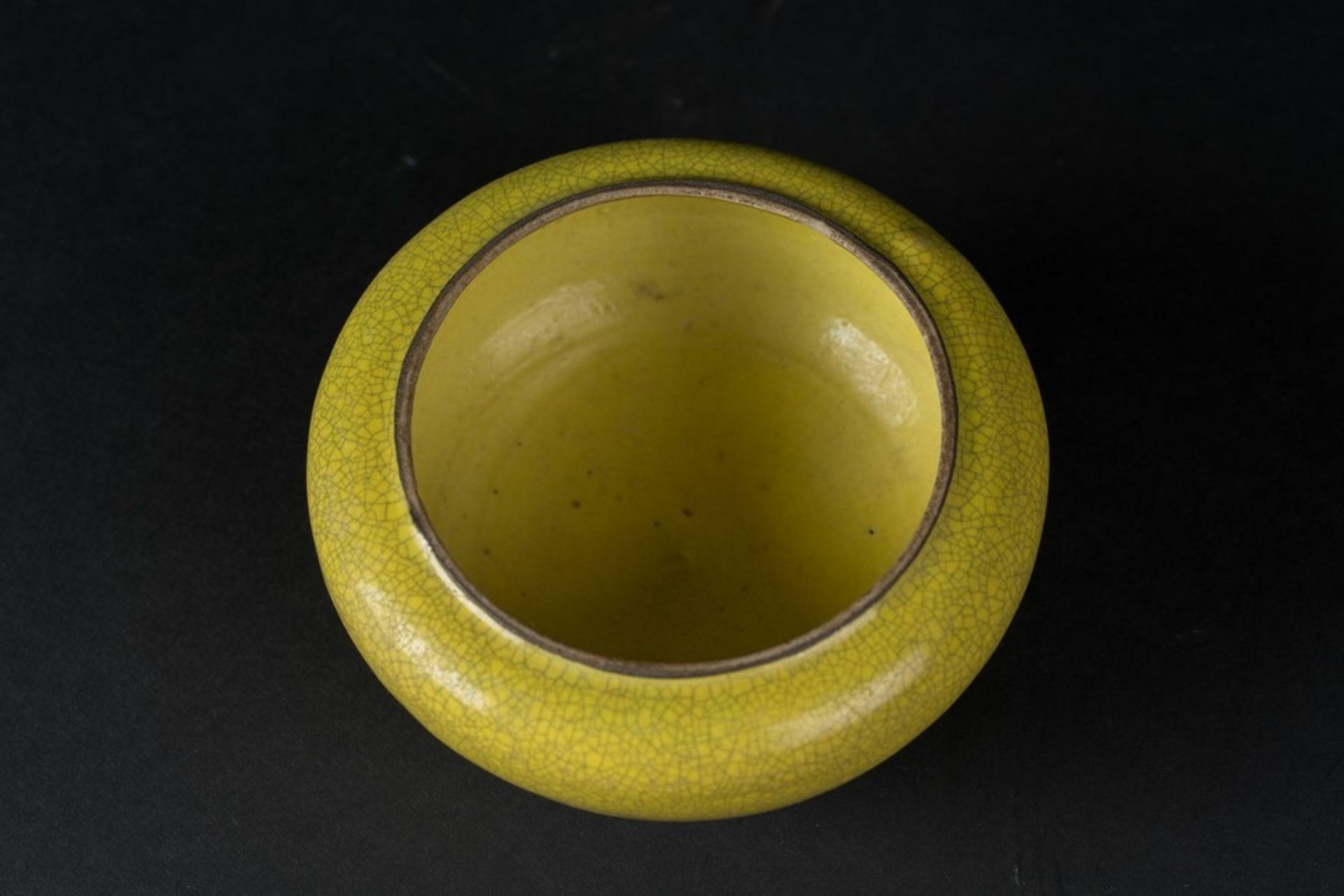 Arte Cinese A small yellow glazed porcelain brush washer China, Qing dynasty, 18th-19th century . - Image 3 of 3