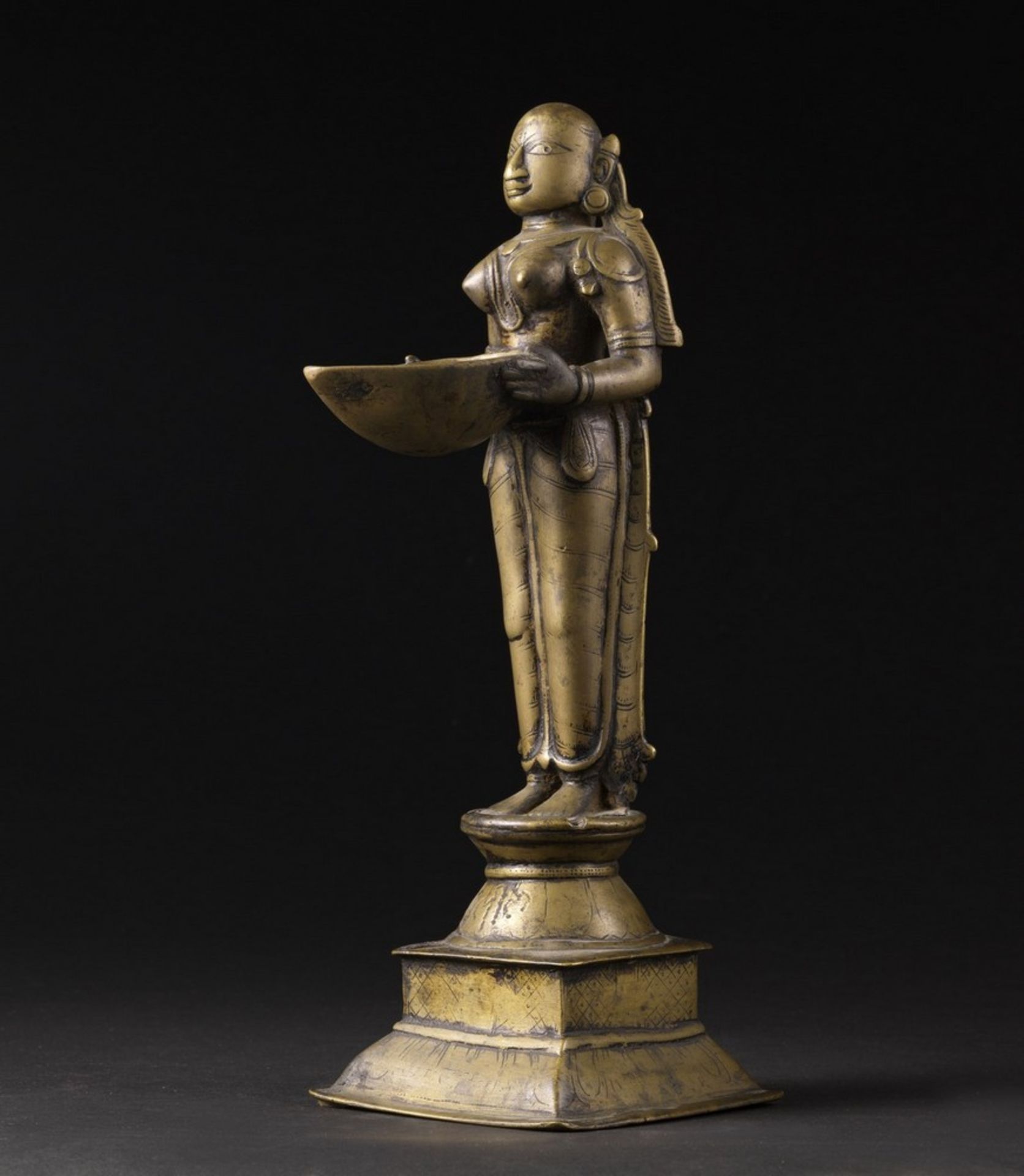 Arte Indiana A bronze oil lamp India, 19th century . - Image 2 of 5