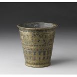 Arte Indiana A bronze nielloed cup decorated with floral engravings India, 18th century .