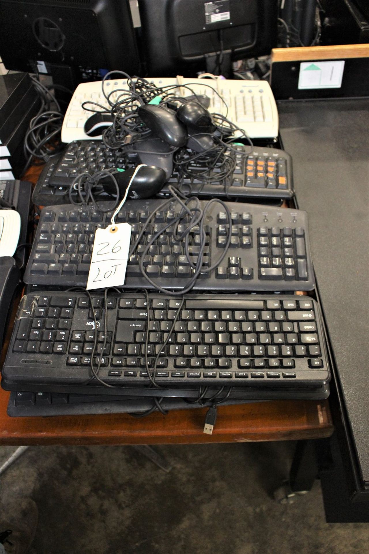 LOT KEYBOARDS & MOUSES