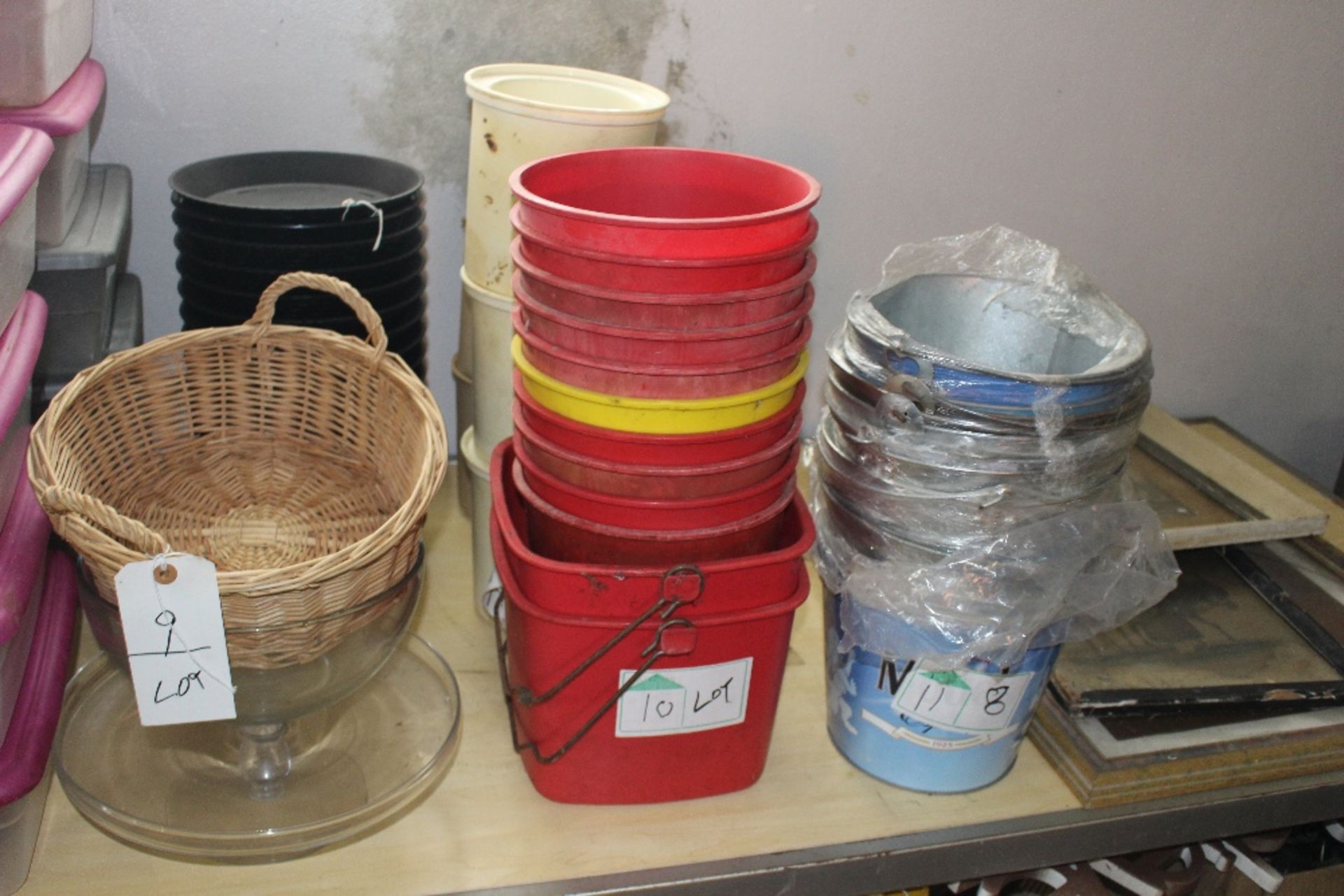 LOT PLASTIC BUCKETS AND CONDIMENT HOLDERS