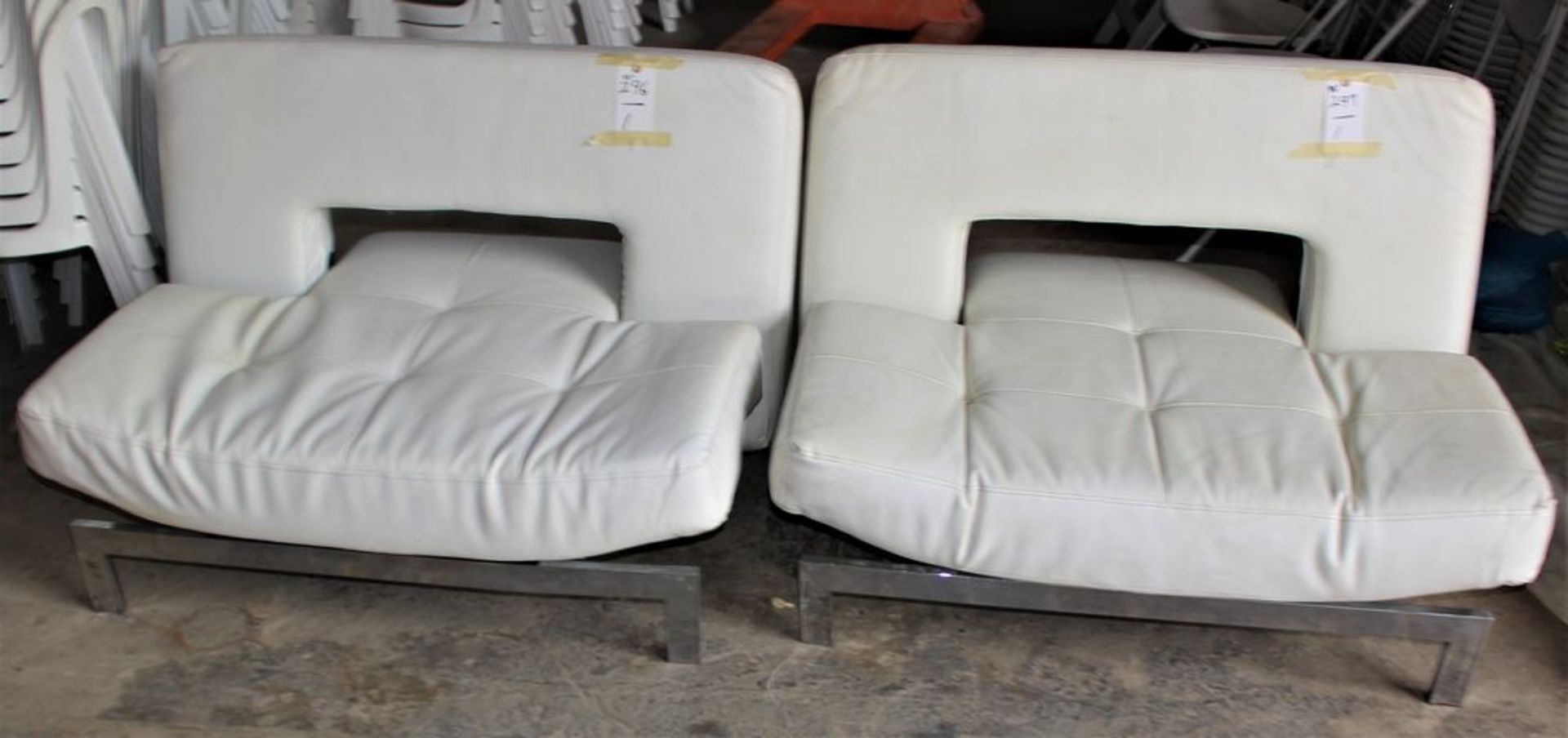 42" White Settee w Reclining Back