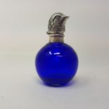 A modern blue glass scent bottle, with mounts in the form of a bird's head, 5 cm high