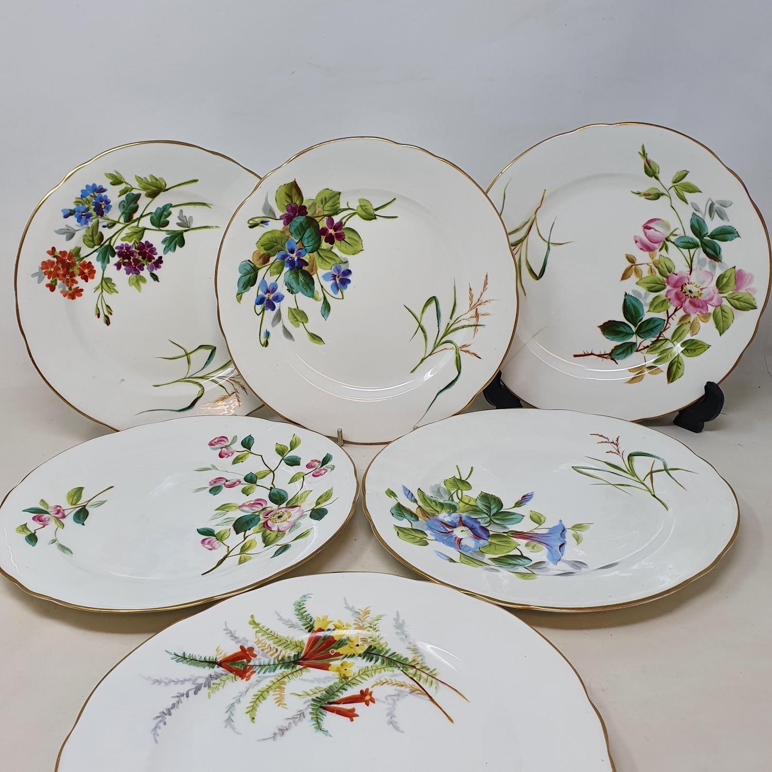 A 19th century dessert service, comprising four comports and twelve plates, decorated flowers, 23 cm - Image 2 of 4