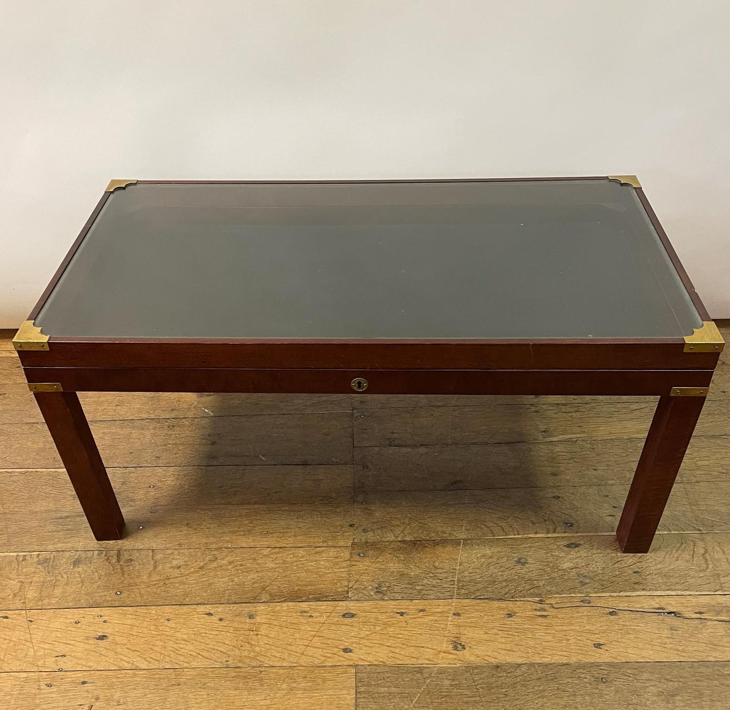 A modern display top coffee table, 98 cm wide