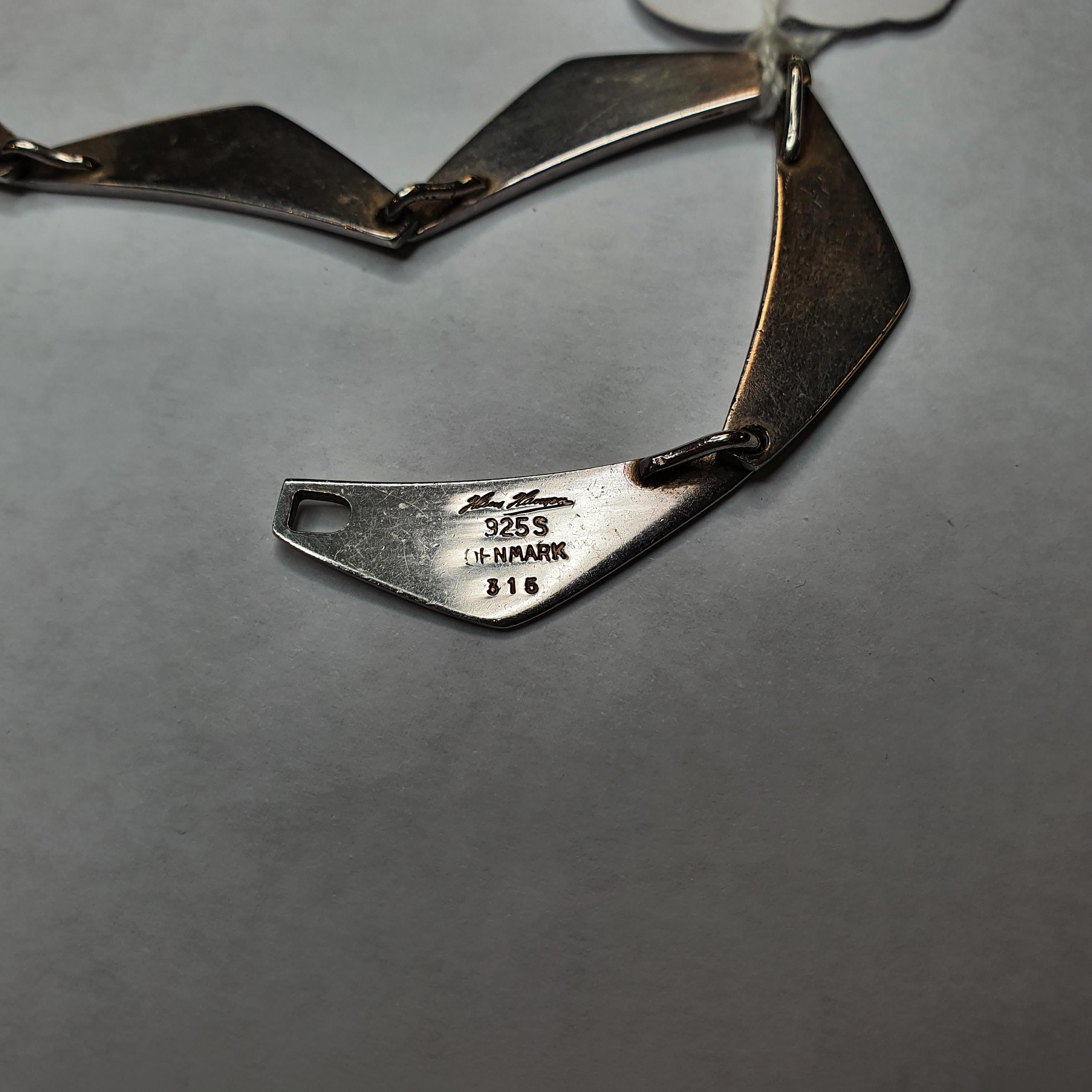 A Danish Sterling silver necklace, with triangular shaped sections, no. 315, with a matching pair of - Bild 2 aus 3