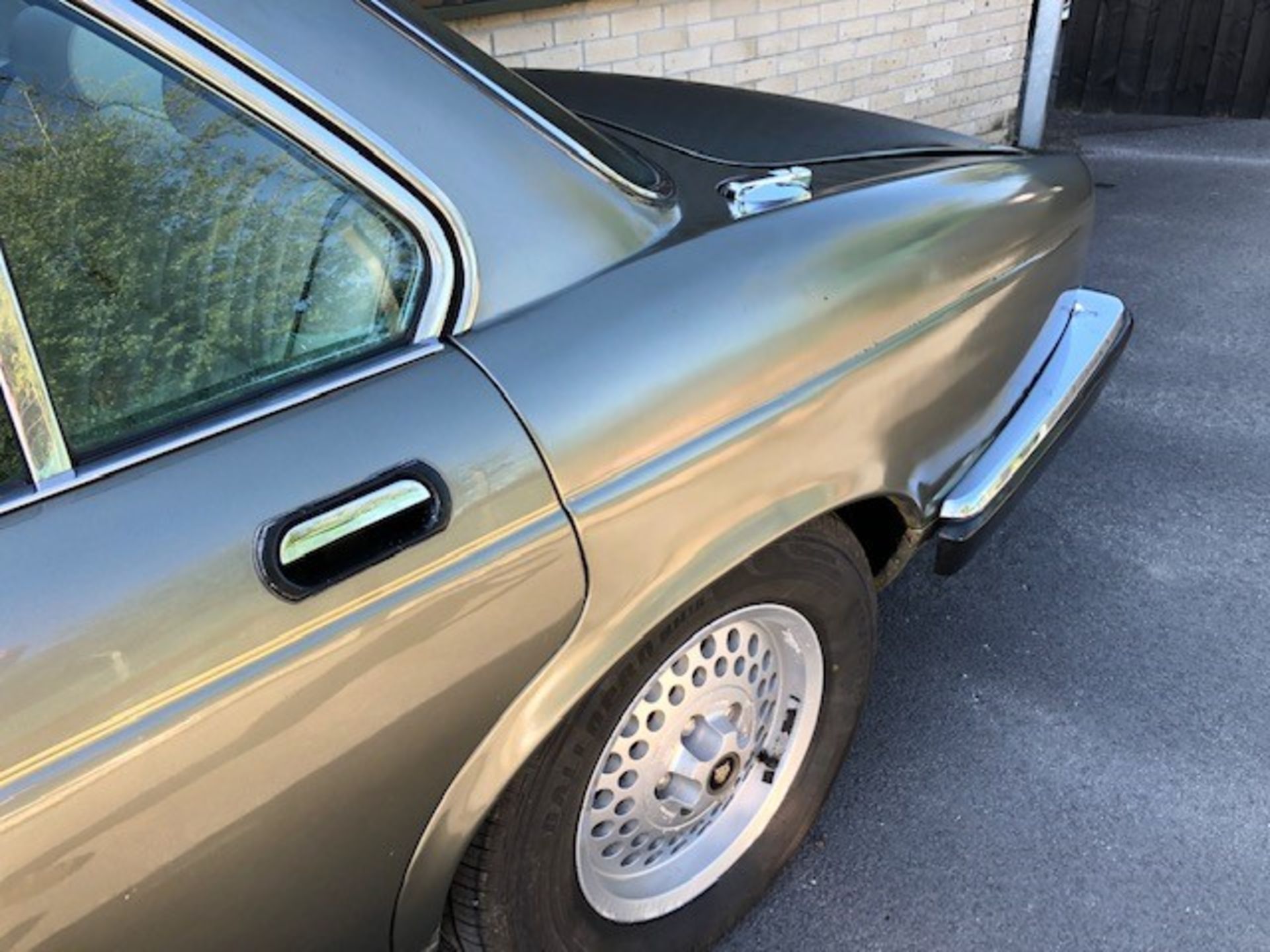 1987 Jaguar Sovereign V12 Series III Registration number D936 UGT Grey with a cream leather interior - Image 11 of 20