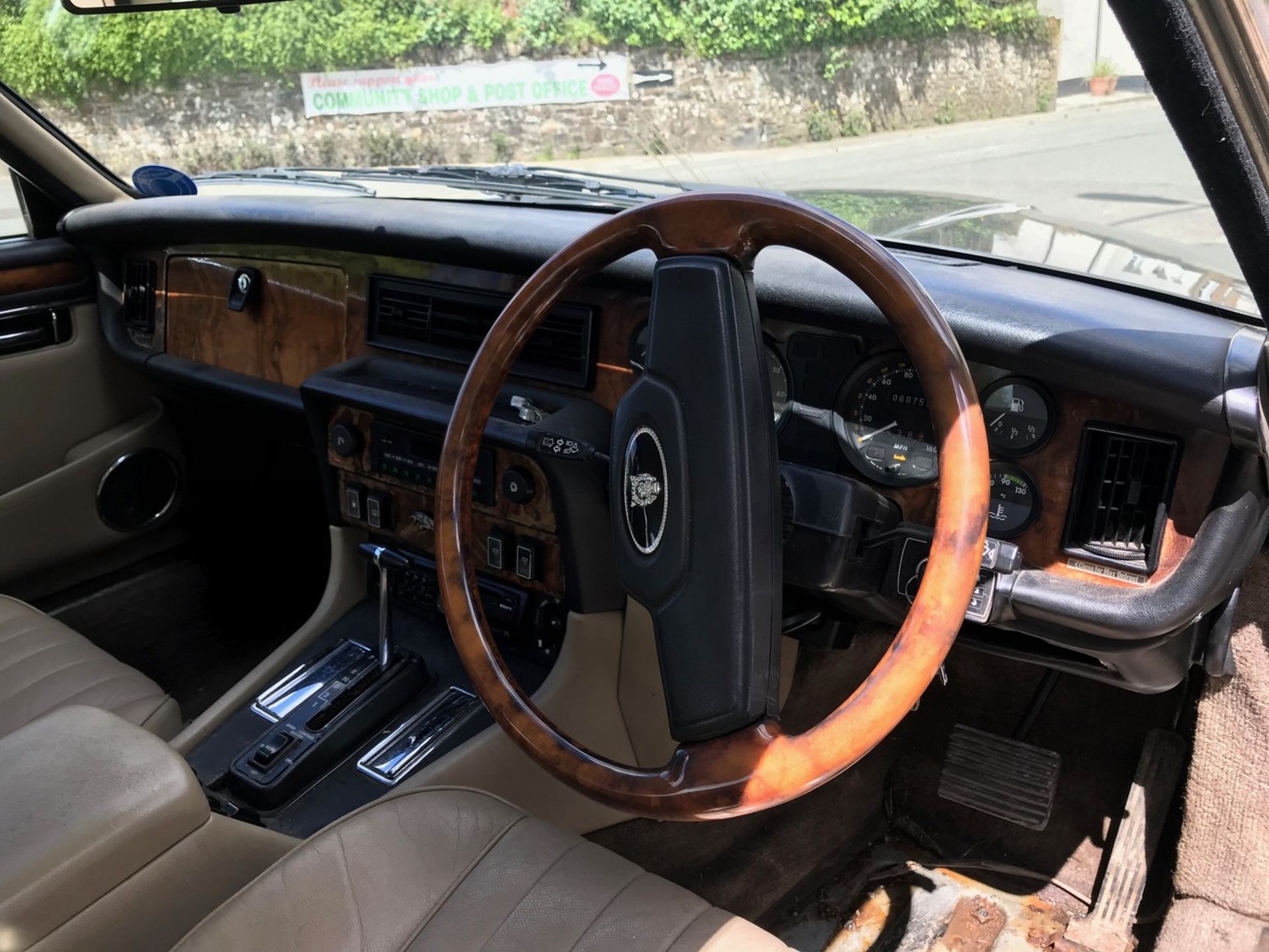 1987 Jaguar Sovereign V12 Series III Registration number D936 UGT Grey with a cream leather interior - Image 3 of 20