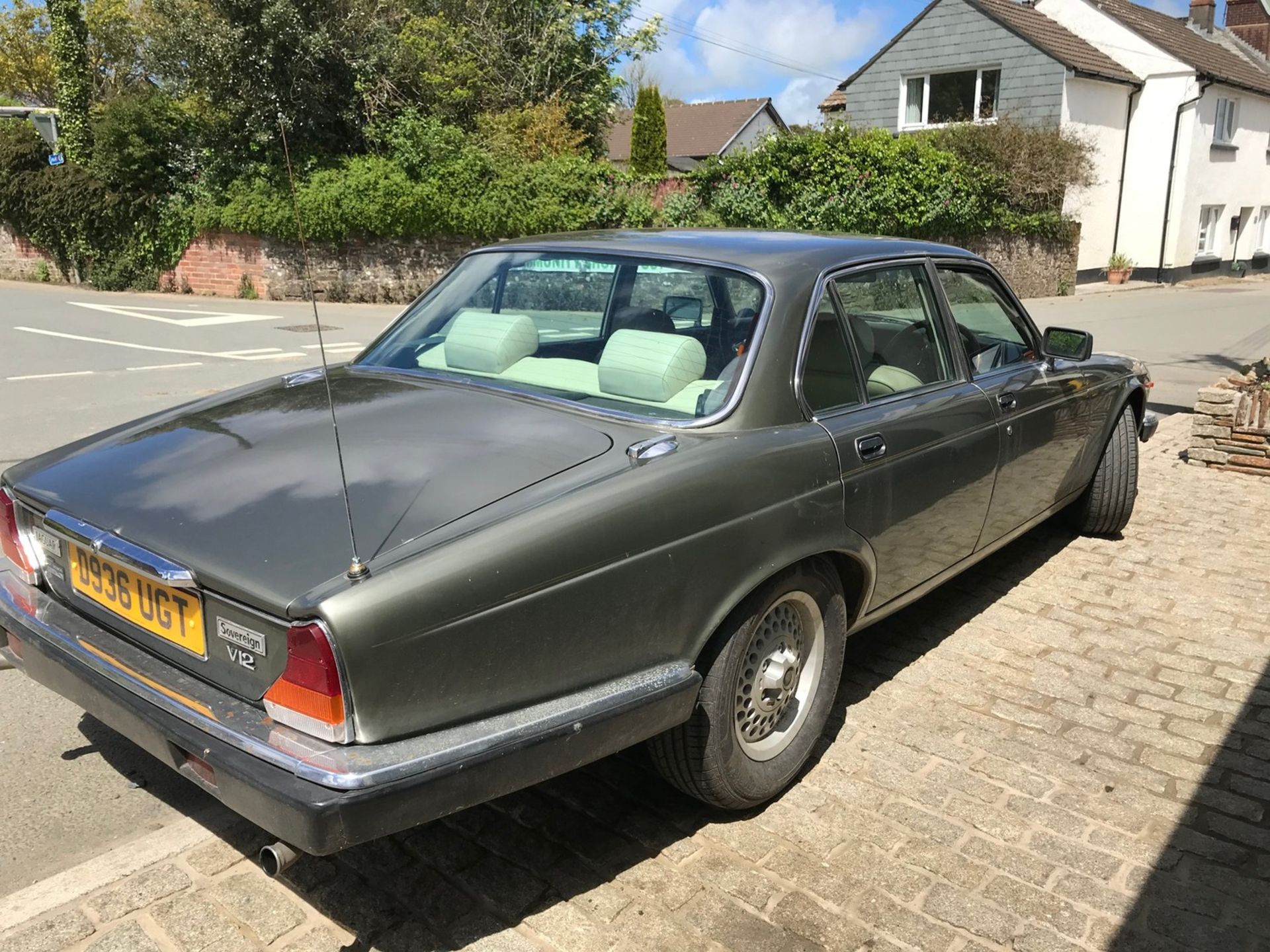 1987 Jaguar Sovereign V12 Series III Registration number D936 UGT Grey with a cream leather interior - Image 7 of 20