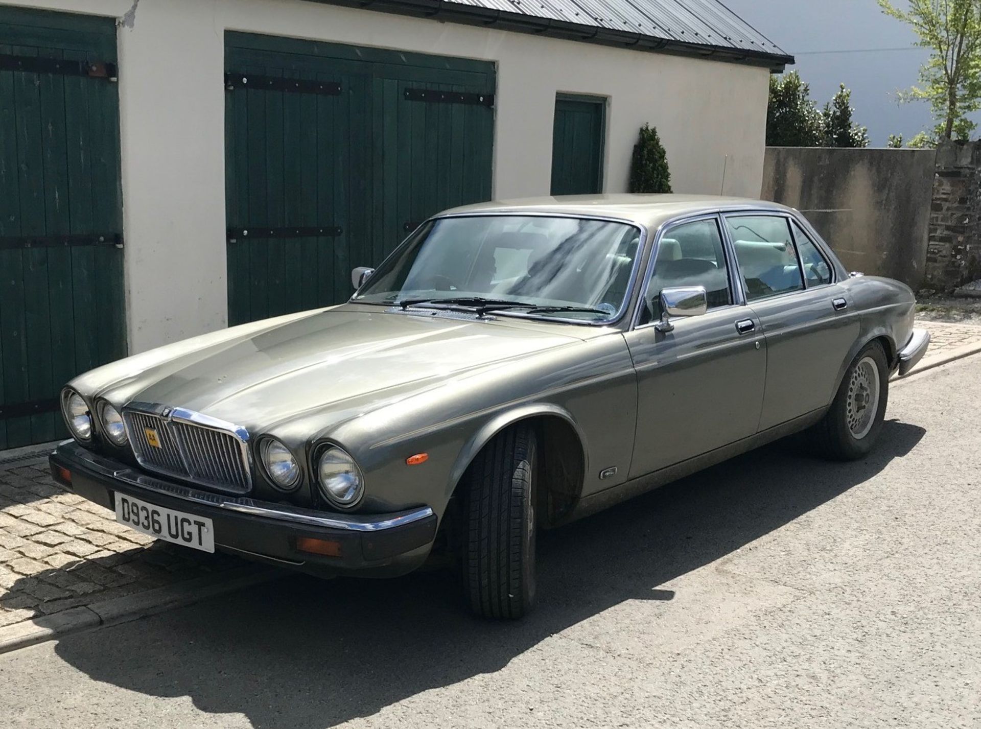 1987 Jaguar Sovereign V12 Series III Registration number D936 UGT Grey with a cream leather interior